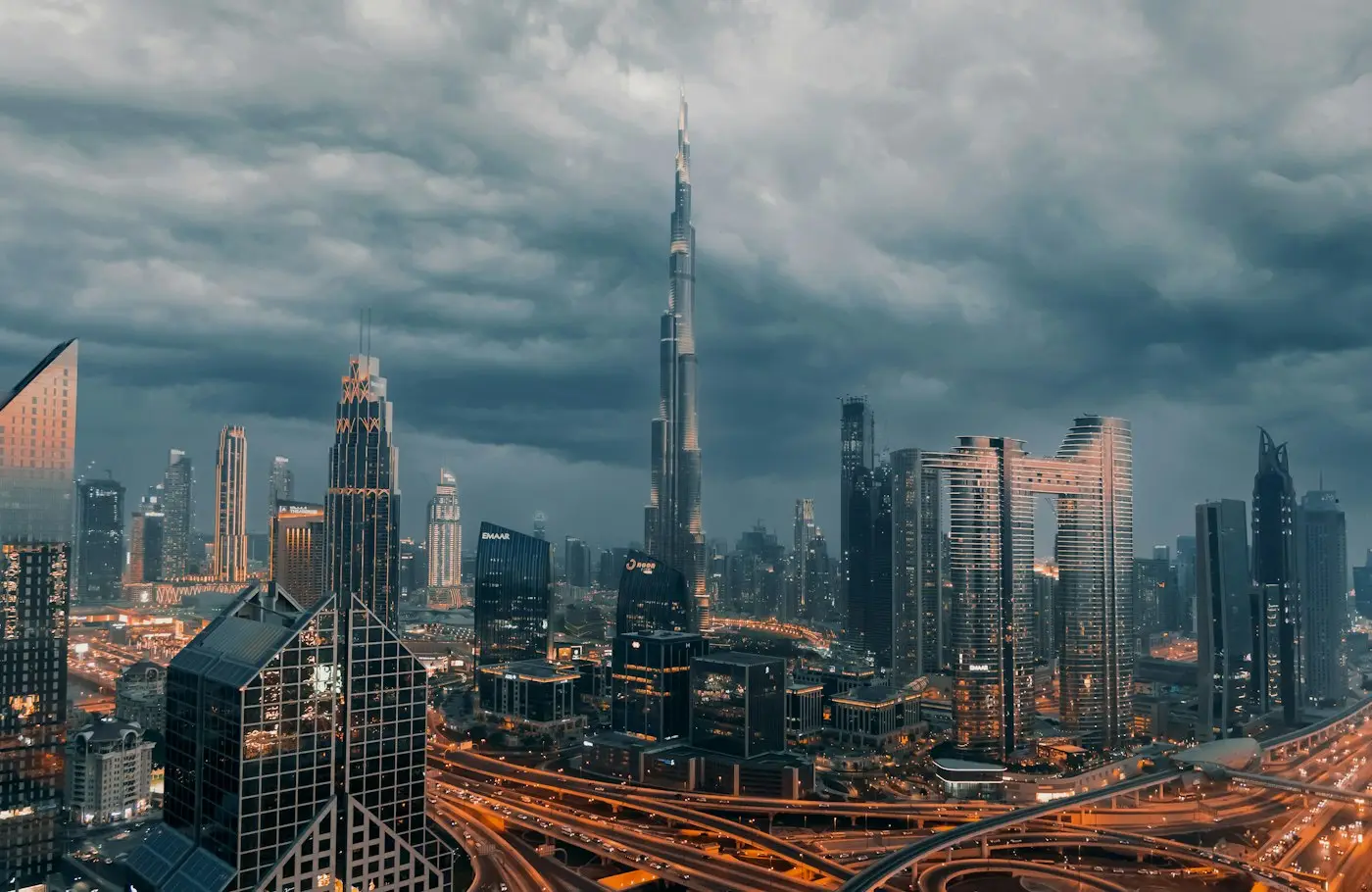 خرید ملک در دبی با نام شخص یا شرکت: برج خلیفه و آسمان‌خراش‌های مرکز شهر دبی